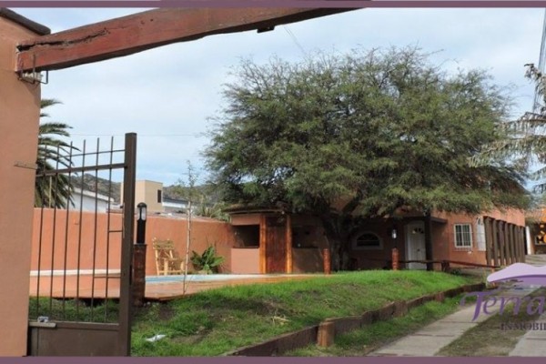 DUPLEX PARA 2 A 6 PERSONAS CON PILETA COMPARTIDA. PARRILLA. COCHERA. EQUIPAMIENTO FULL