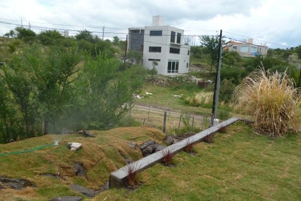 HERMOSA CASA PARA 8 EN Bº CERRADO CON PILETA 