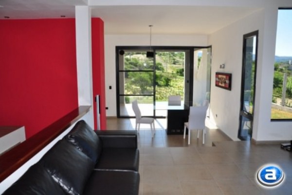 HERMOSA CASA PARA 8 EN Bº CERRADO CON PILETA 