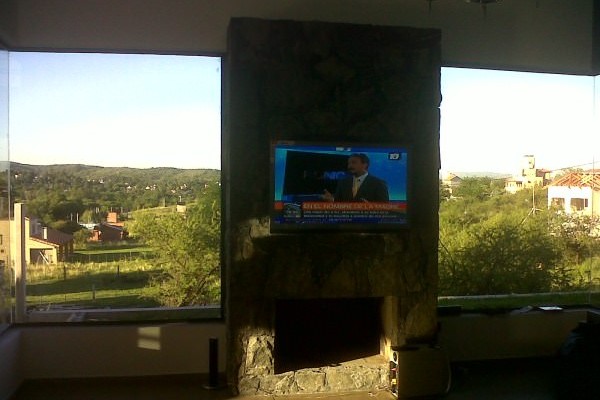 HERMOSA CASA PARA 8 EN Bº CERRADO CON PILETA 