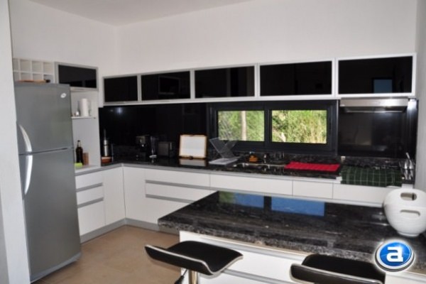 HERMOSA CASA PARA 8 EN Bº CERRADO CON PILETA 