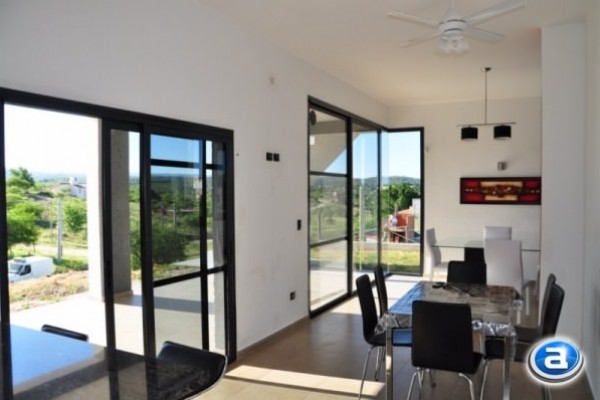 HERMOSA CASA PARA 8 EN Bº CERRADO CON PILETA 