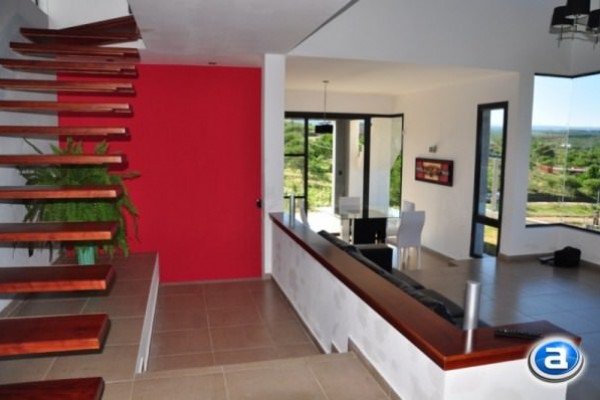 HERMOSA CASA PARA 8 EN Bº CERRADO CON PILETA 