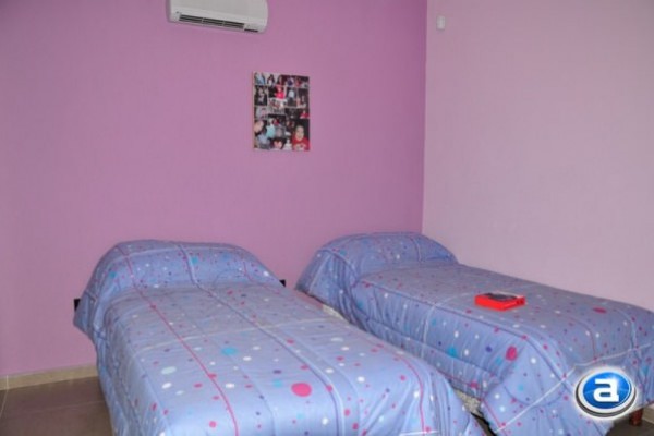 HERMOSA CASA PARA 8 EN Bº CERRADO CON PILETA 
