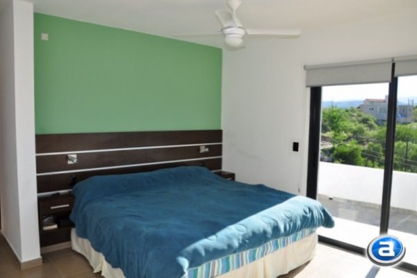 HERMOSA CASA PARA 8 EN Bº CERRADO CON PILETA 