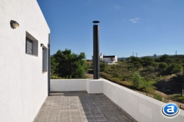 HERMOSA CASA PARA 8 EN Bº CERRADO CON PILETA 