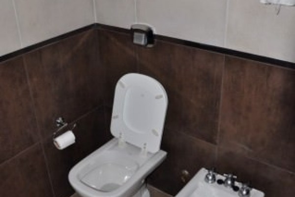 HERMOSA CASA PARA 8 EN Bº CERRADO CON PILETA 
