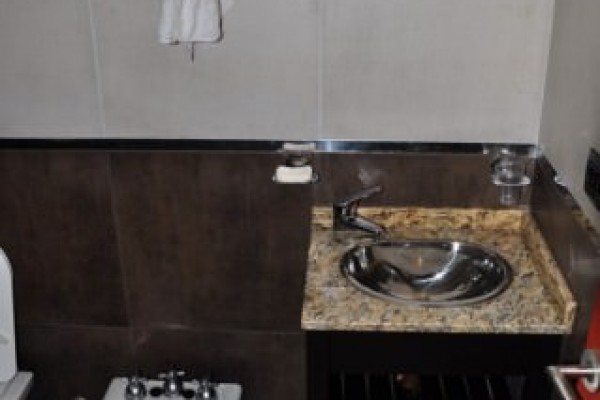 HERMOSA CASA PARA 8 EN Bº CERRADO CON PILETA 