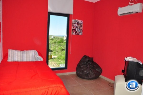 HERMOSA CASA PARA 8 EN Bº CERRADO CON PILETA 
