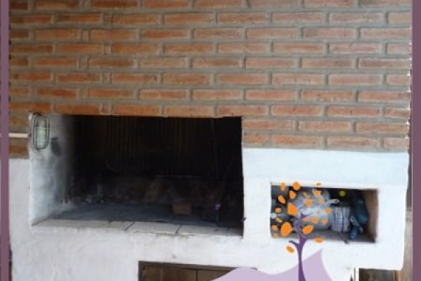 CASA PARA 6 PERSONAS CON PILETA USO EXCLUSIVO-QUINCHO-PATIO