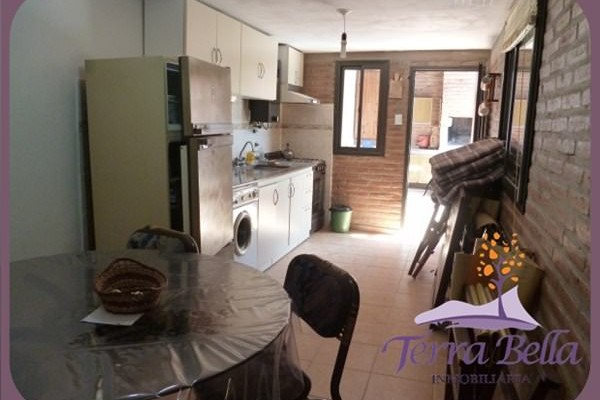 CASA PARA 6 PERSONAS CON PILETA USO EXCLUSIVO-QUINCHO-PATIO