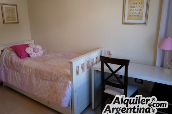 DEPARTAMENTOS CENTRICOS 1 Y 2 DORMITORIOS CON PILETA. COCHERA. QUINCHI