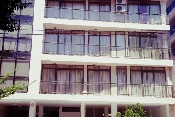 DEPARTAMENTO PARA 4 PLENO CENTRO CON PILETA. QUINCHO. COCHERA. EQUIPAM. FULL