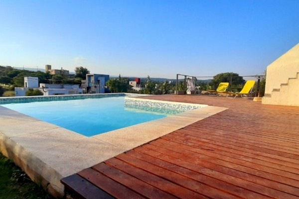 HERMOSA CASA PARA 8 EN Bº CERRADO CON PILETA 