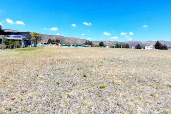 LOTE EN COUNTRY CARLOS PAZ GOLF - SAN ANTONIO DE ARREDONDO