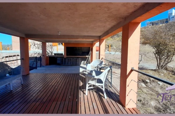 MUY LINDA CASA CON HERMOSA VISTA AL LAGO SAN ROQUE