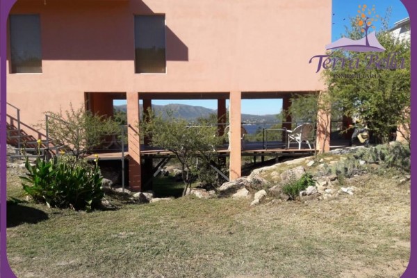 MUY LINDA CASA CON HERMOSA VISTA AL LAGO SAN ROQUE