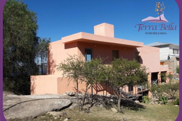 MUY LINDA CASA CON HERMOSA VISTA AL LAGO SAN ROQUE