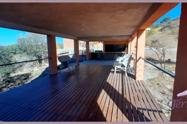 MUY LINDA CASA CON HERMOSA VISTA AL LAGO SAN ROQUE