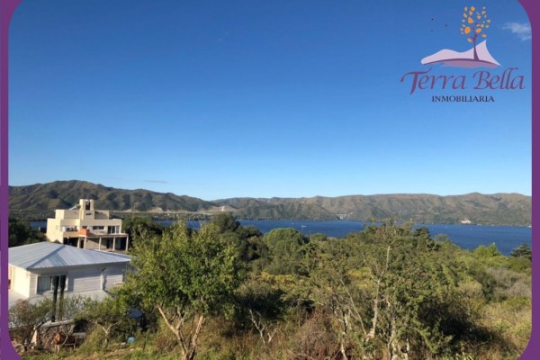 MUY LINDA CASA CON HERMOSA VISTA AL LAGO SAN ROQUE