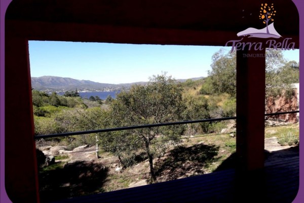 MUY LINDA CASA CON HERMOSA VISTA AL LAGO SAN ROQUE