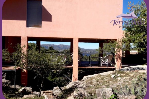 MUY LINDA CASA CON HERMOSA VISTA AL LAGO SAN ROQUE