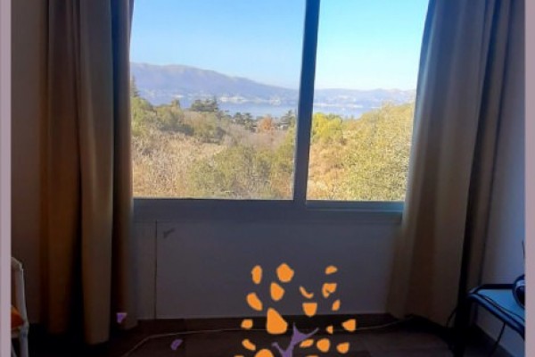 MUY LINDA CASA CON HERMOSA VISTA AL LAGO SAN ROQUE