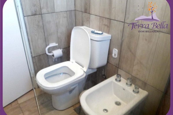 MUY LINDA CASA CON HERMOSA VISTA AL LAGO SAN ROQUE