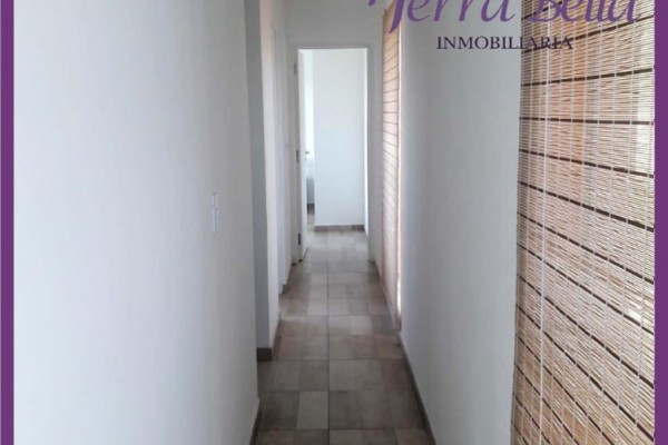 MUY LINDA CASA CON HERMOSA VISTA AL LAGO SAN ROQUE