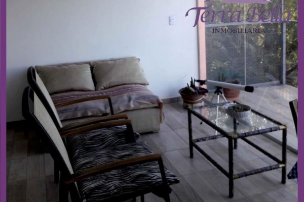 MUY LINDA CASA CON HERMOSA VISTA AL LAGO SAN ROQUE