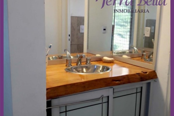 MUY LINDA CASA CON HERMOSA VISTA AL LAGO SAN ROQUE