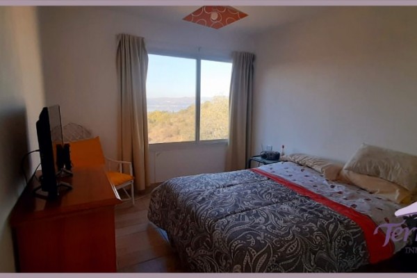 MUY LINDA CASA CON HERMOSA VISTA AL LAGO SAN ROQUE