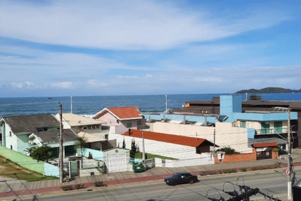 AMPLIO DEPTO PARA 8/10 PERSONAS 3 DORMITORIOS A 30 METROS DEL MAR