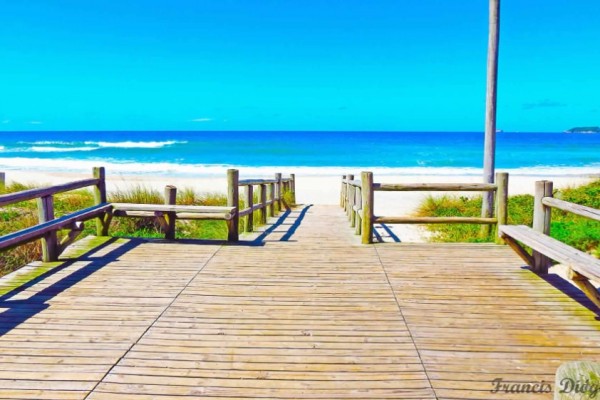 DEPARTAMENTO PARA 4 A 50 METROS DEL MAR CON PILETA, QUINCHO, JUEGOS EN INGLESES NORTE