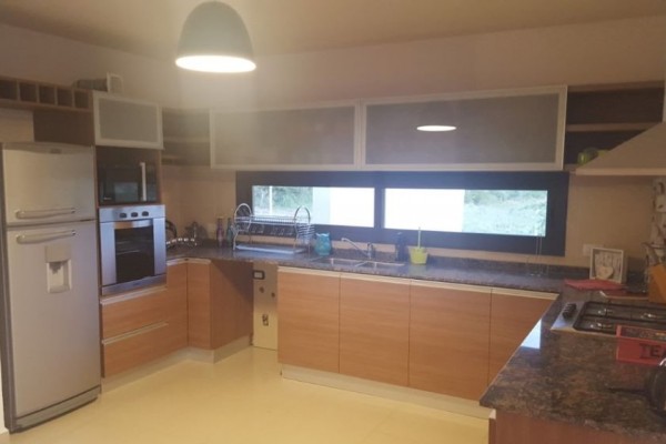 HERMOSA CASA DE 1º CATEGORIA EN BARRIO CERRADO CAUSANA