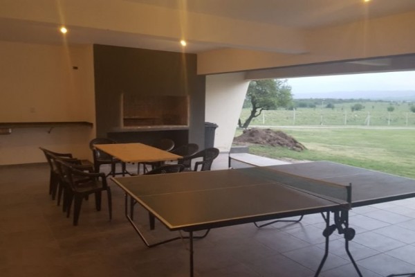 HERMOSA CASA DE 1º CATEGORIA EN BARRIO CERRADO CAUSANA