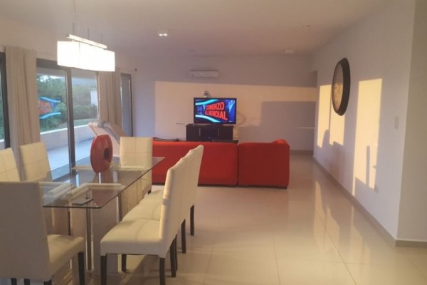 HERMOSA CASA DE 1º CATEGORIA EN BARRIO CERRADO CAUSANA