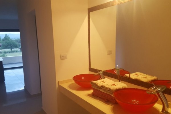 HERMOSA CASA DE 1º CATEGORIA EN BARRIO CERRADO CAUSANA