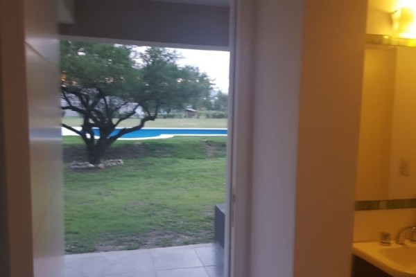 HERMOSA CASA DE 1º CATEGORIA EN BARRIO CERRADO CAUSANA