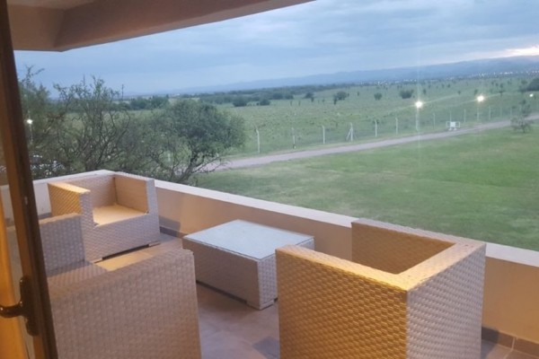 HERMOSA CASA DE 1º CATEGORIA EN BARRIO CERRADO CAUSANA