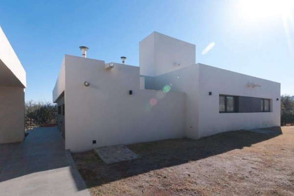 HERMOSA CASA DE 1º CATEGORIA EN BARRIO CERRADO CAUSANA