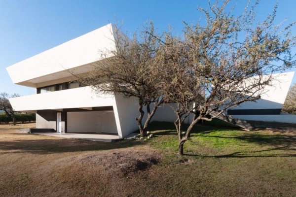 HERMOSA CASA DE 1º CATEGORIA EN BARRIO CERRADO CAUSANA