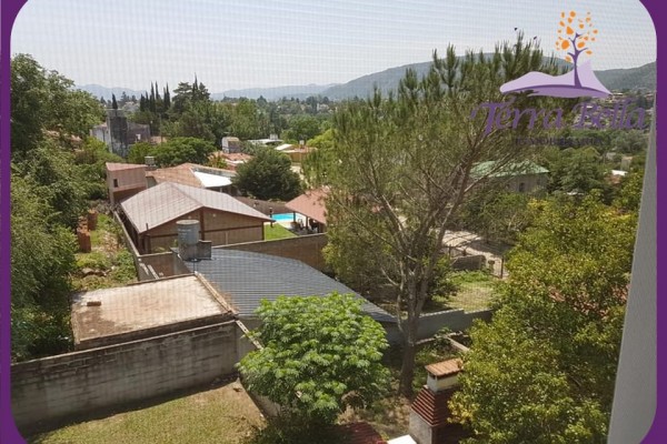 MUY LINDA CASA, MODERNA CON HERMOSA VISTA PROXIMA AL RIO