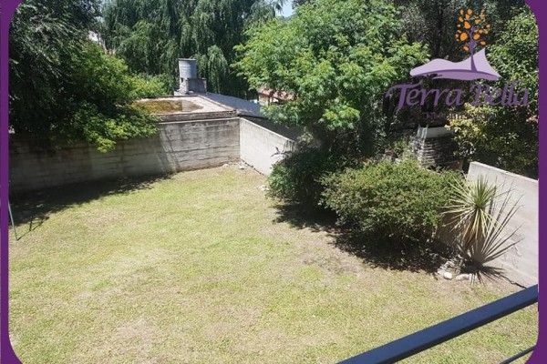 MUY LINDA CASA, MODERNA CON HERMOSA VISTA PROXIMA AL RIO