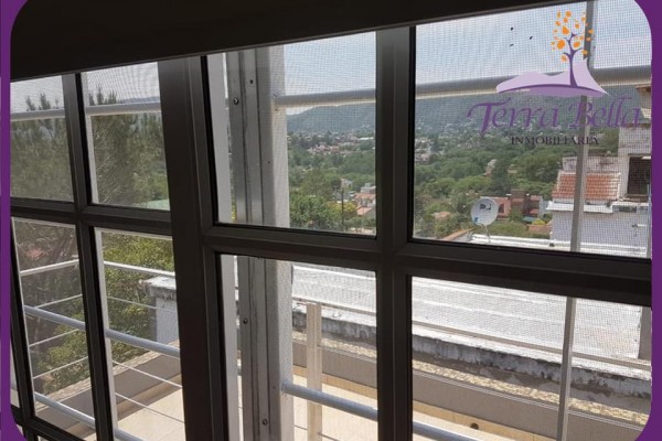 MUY LINDA CASA, MODERNA CON HERMOSA VISTA PROXIMA AL RIO