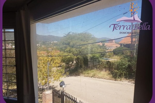 MUY LINDA CASA, MODERNA CON HERMOSA VISTA PROXIMA AL RIO