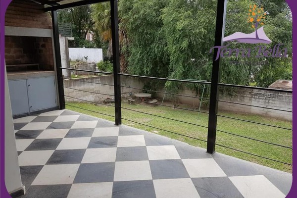 MUY LINDA CASA, MODERNA CON HERMOSA VISTA PROXIMA AL RIO