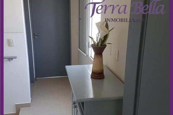 MUY LINDA CASA, MODERNA CON HERMOSA VISTA PROXIMA AL RIO