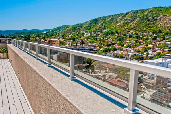 DEPARTAMENTO DE CATGORIA EN TORRE OPERA. CENTRICO. CON PISCINA, QUICHO, GIMNASIO, COCHERA