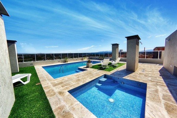 DEPARTAMENTO DE CATGORIA EN TORRE OPERA. CENTRICO. CON PISCINA, QUICHO, GIMNASIO, COCHERA